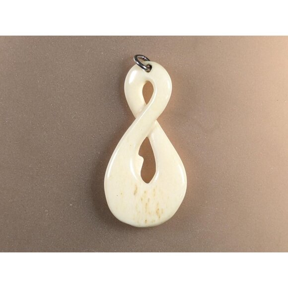 Vintage Bottlenose Beluga Whale Bone pendant, Maori Twist Whale pendant smooth - Picture 7 of 9